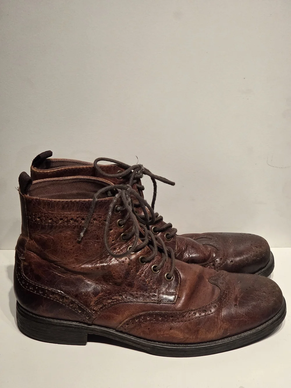 Aston Grey classic brown